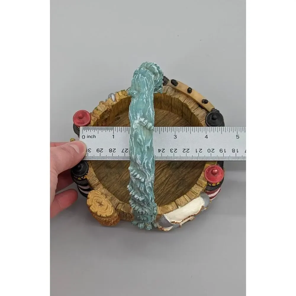 Unbranded resin decorative
